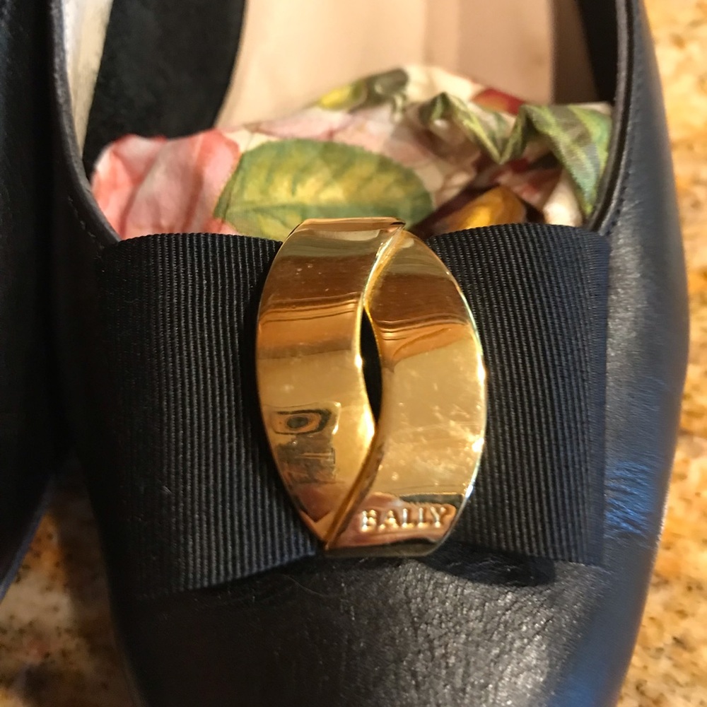 Shoes - Picture 4 of 7
